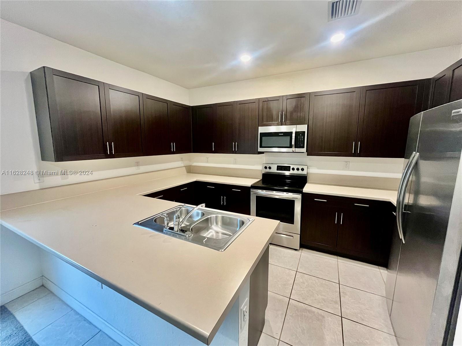 VIA VENTURA NEIGHBORHOOD - Residential Lease