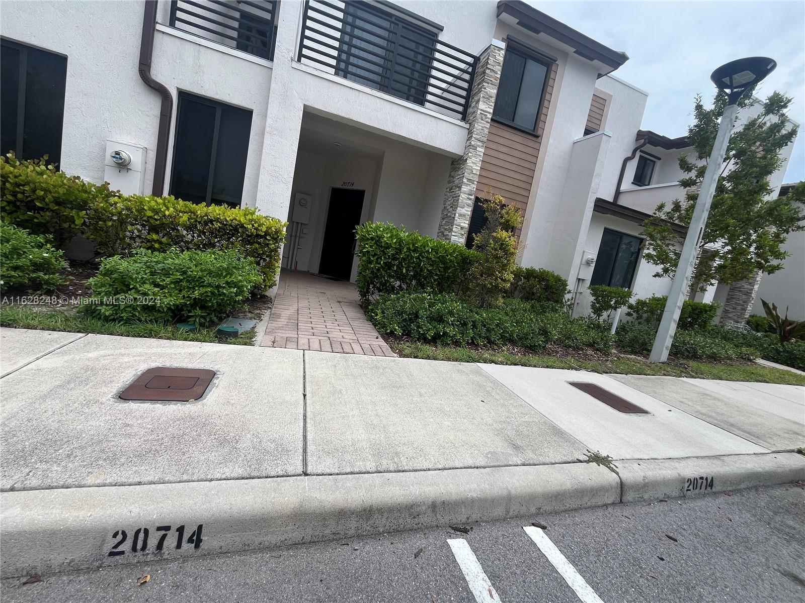 VIA VENTURA NEIGHBORHOOD - Residential Lease
