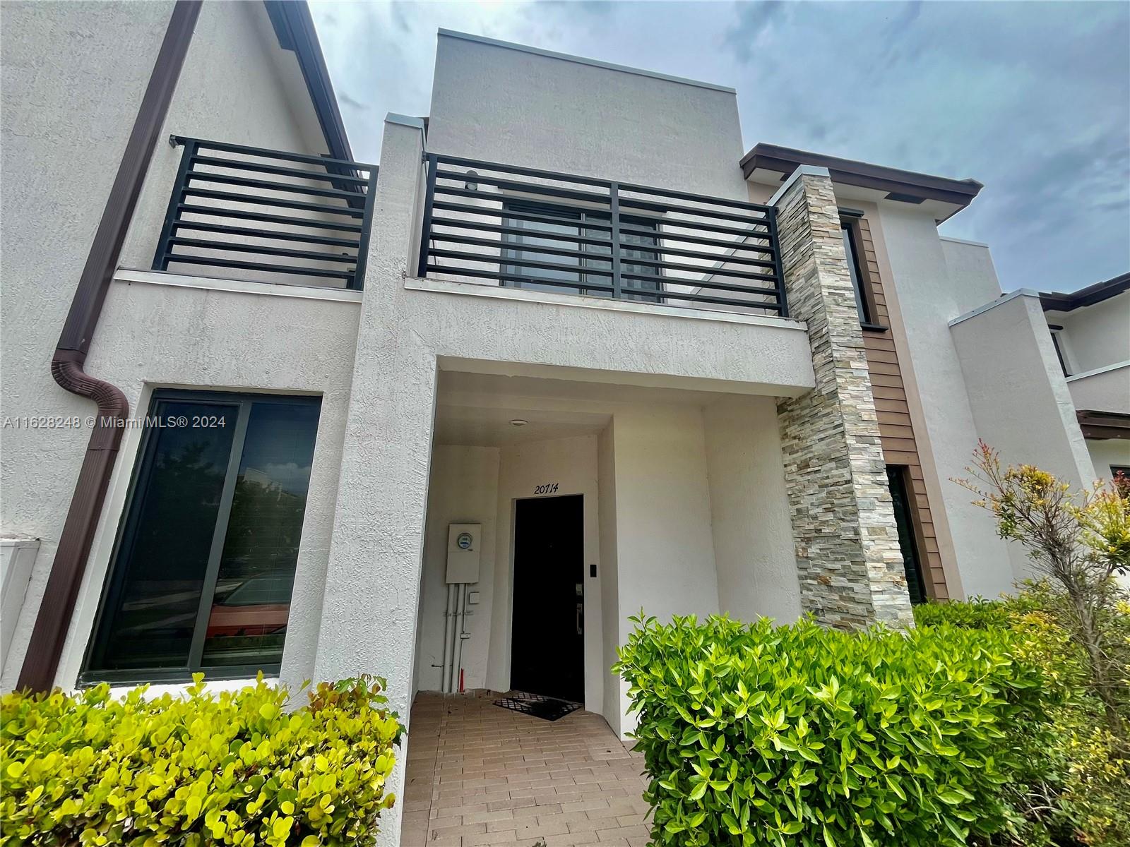 VIA VENTURA NEIGHBORHOOD - Residential Lease
