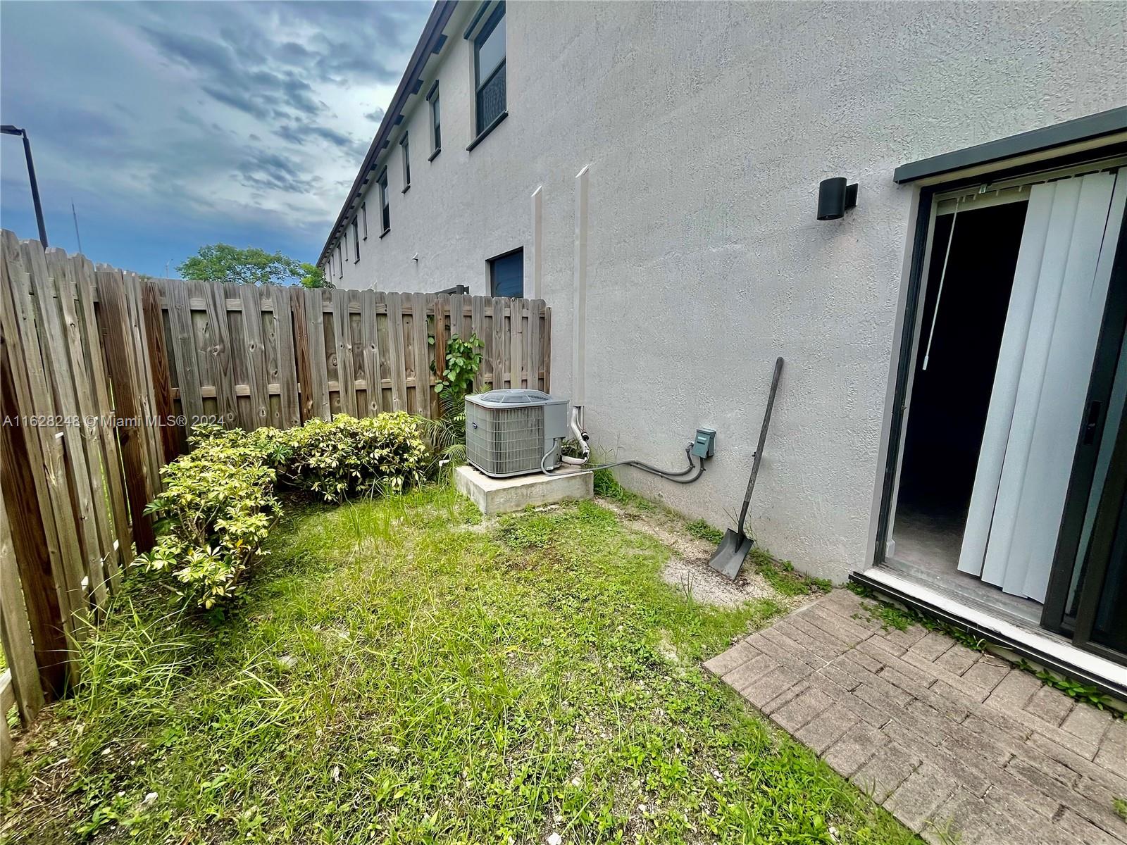 VIA VENTURA NEIGHBORHOOD - Residential Lease