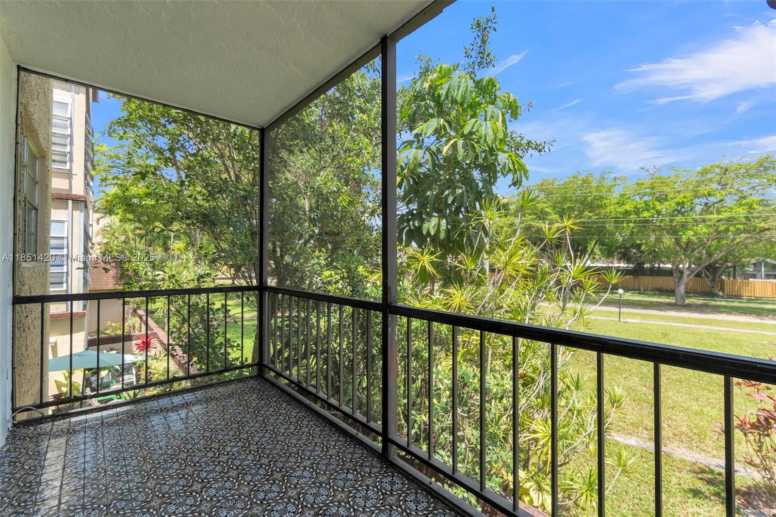 2/2 Condo in Prime Plantation – Perfect for Homeowners or Investors!
Welcome to a rare opportunity in the heart of Plantation, this condo offers the best of both worlds: stylish living and serious income potential. Whether you're looking for a comfortable place to call home or a turnkey investment, this property checks every box. With NO rental restrictions, this unit offers exceptional flexibility—rent immediately for long-term income, or move in and enjoy while your asset appreciates. Perfect for investors seeking immediate cash flow or homeowners who want the option to rent in the future. Located in one of South Florida’s most desirable and high-demand markets, this condo delivers comfort, value, and opportunity all in one.