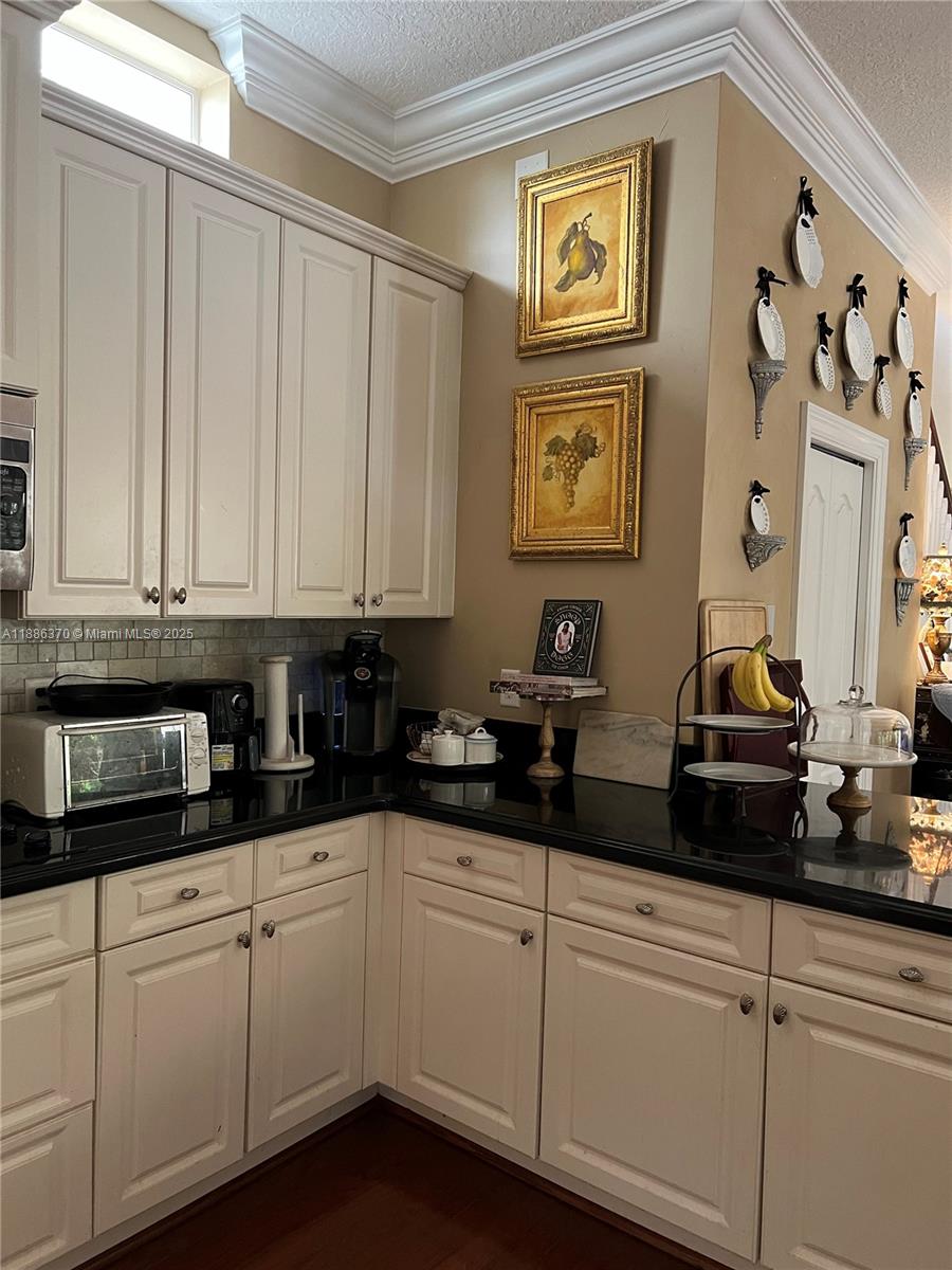 PARKWOOD ESTATES PUD - Residential Lease