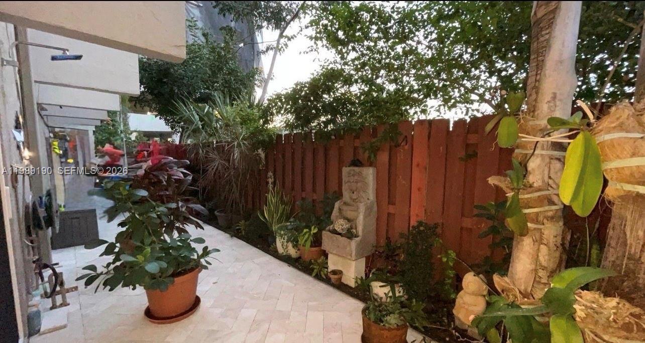 CHATEAU CONDO - Residential Lease