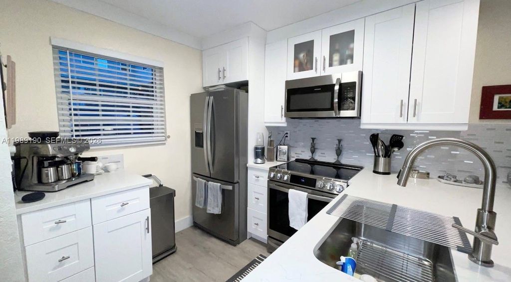 Photo of 633 NE 2nd Ave #5, Fort Lauderdale, FL 33304 (MLS # A11989190)