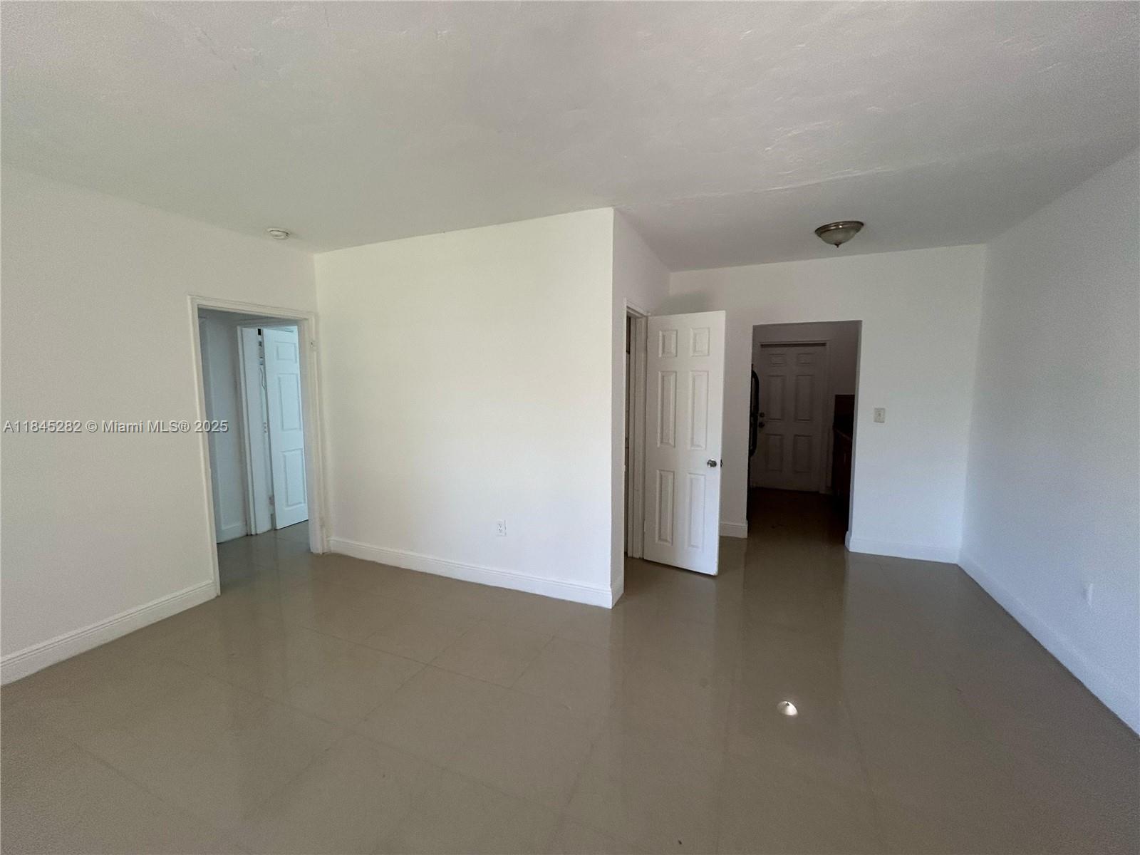 8321 Crespi Blvd 4
