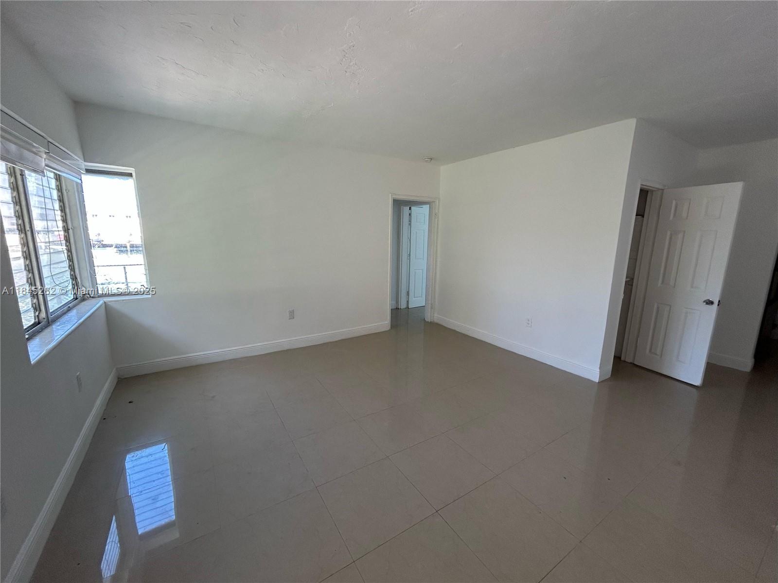 8321 Crespi Blvd 4