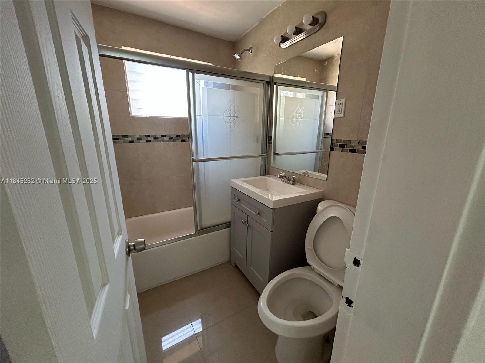 8321 Crespi Blvd 4