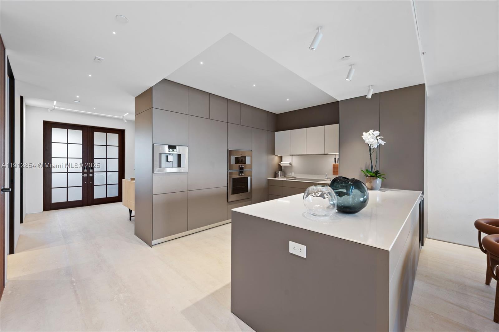 BAYVIEW AT FISHER ISL CON - Residential