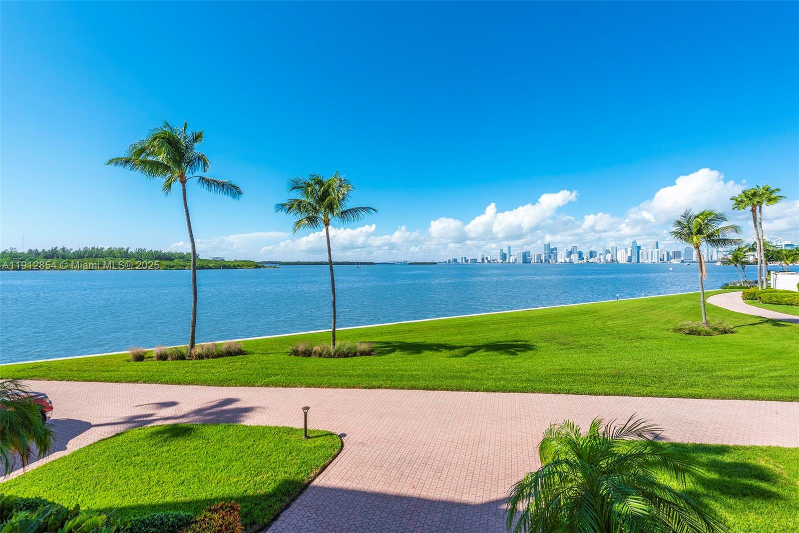 BAYVIEW AT FISHER ISL CON - Residential