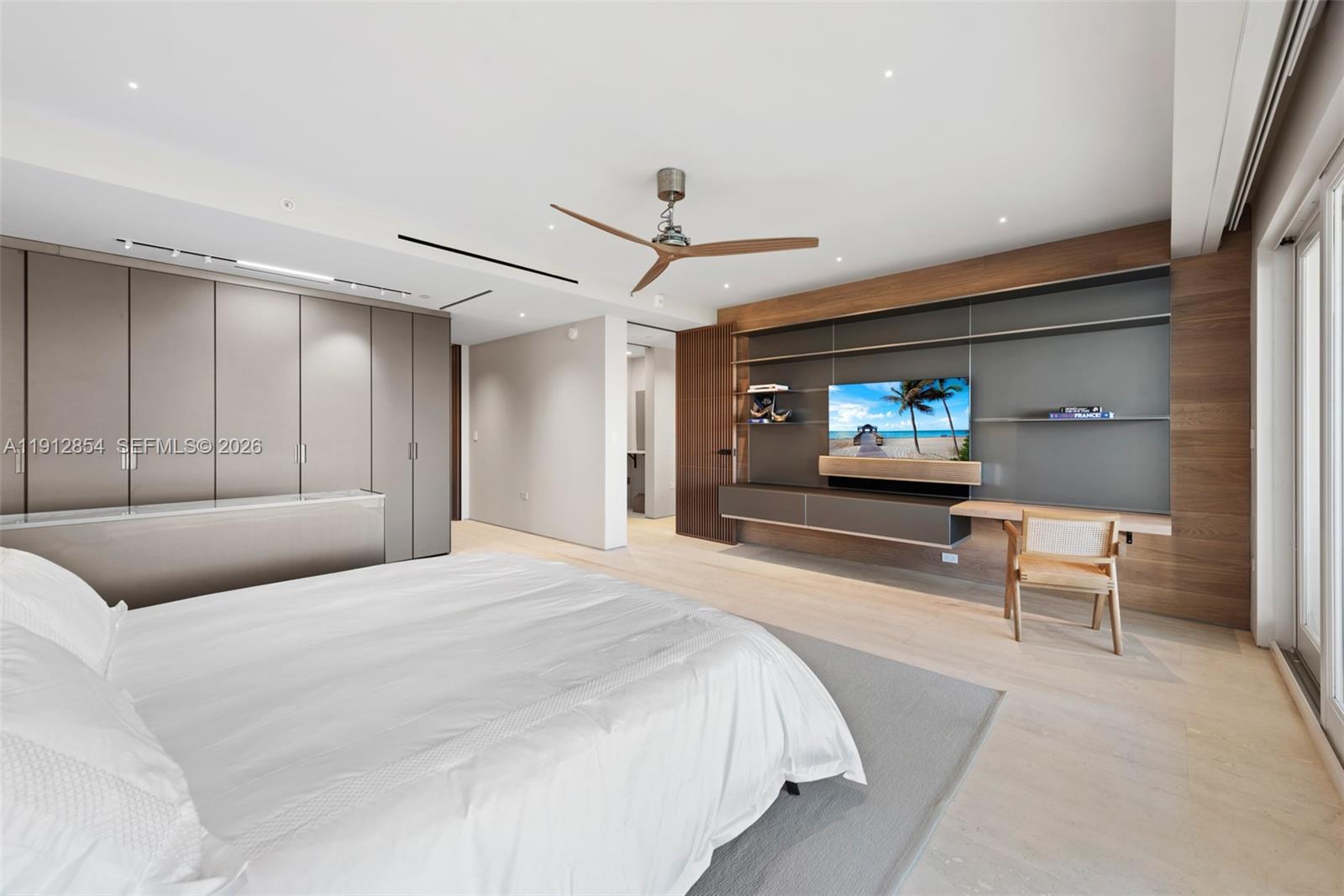 BAYVIEW AT FISHER ISL CON - Residential