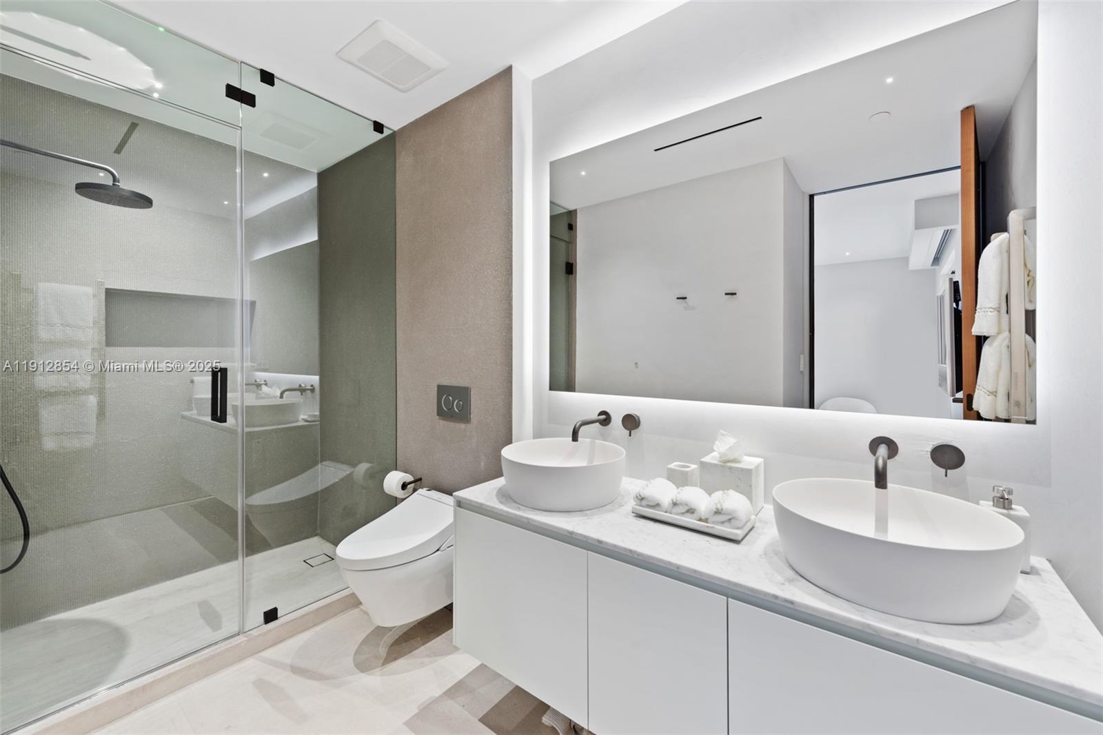 BAYVIEW AT FISHER ISL CON - Residential