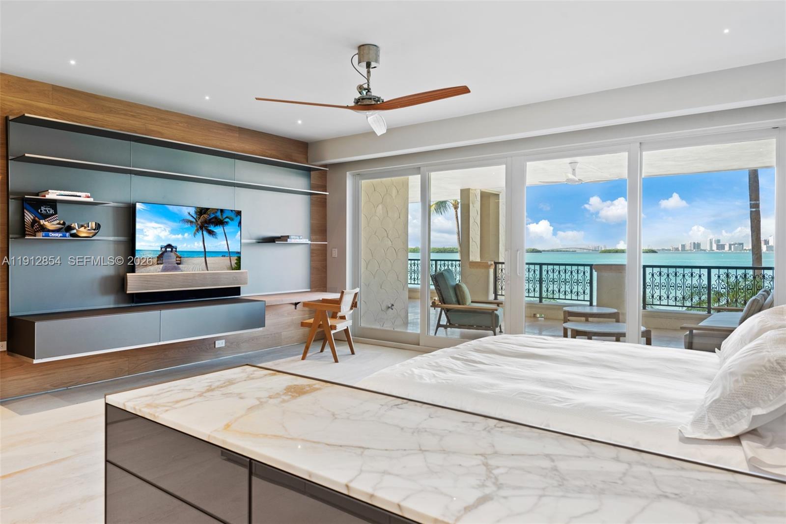 BAYVIEW AT FISHER ISL CON - Residential