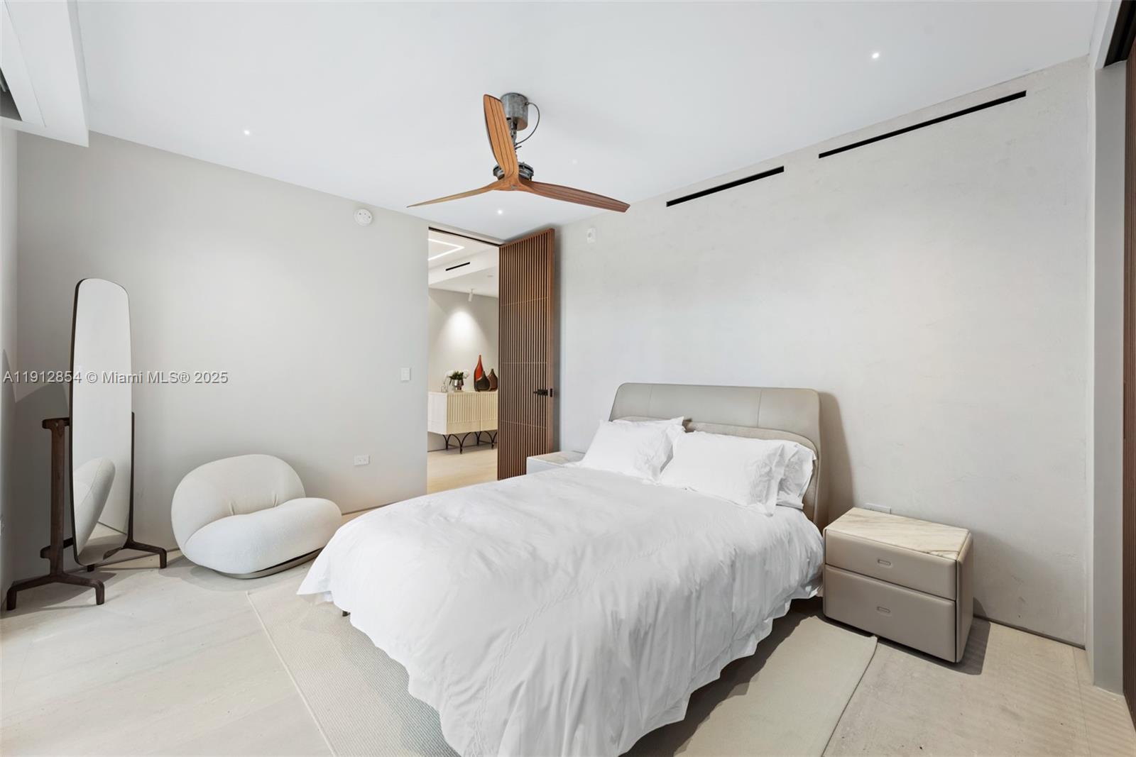 BAYVIEW AT FISHER ISL CON - Residential