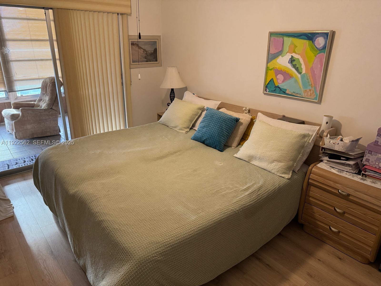 UPMINSTER J CONDO - Residential