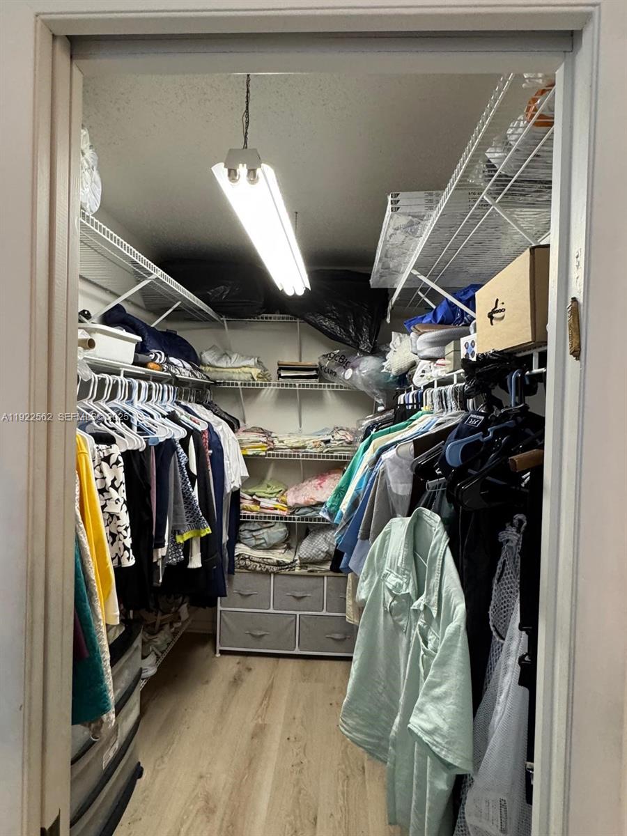 UPMINSTER J CONDO - Residential