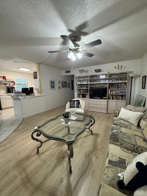 UPMINSTER J CONDO - Residential