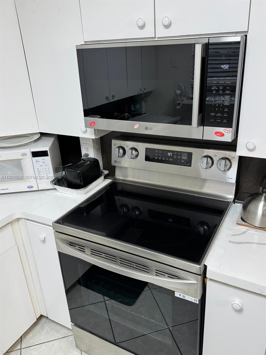 UPMINSTER J CONDO - Residential