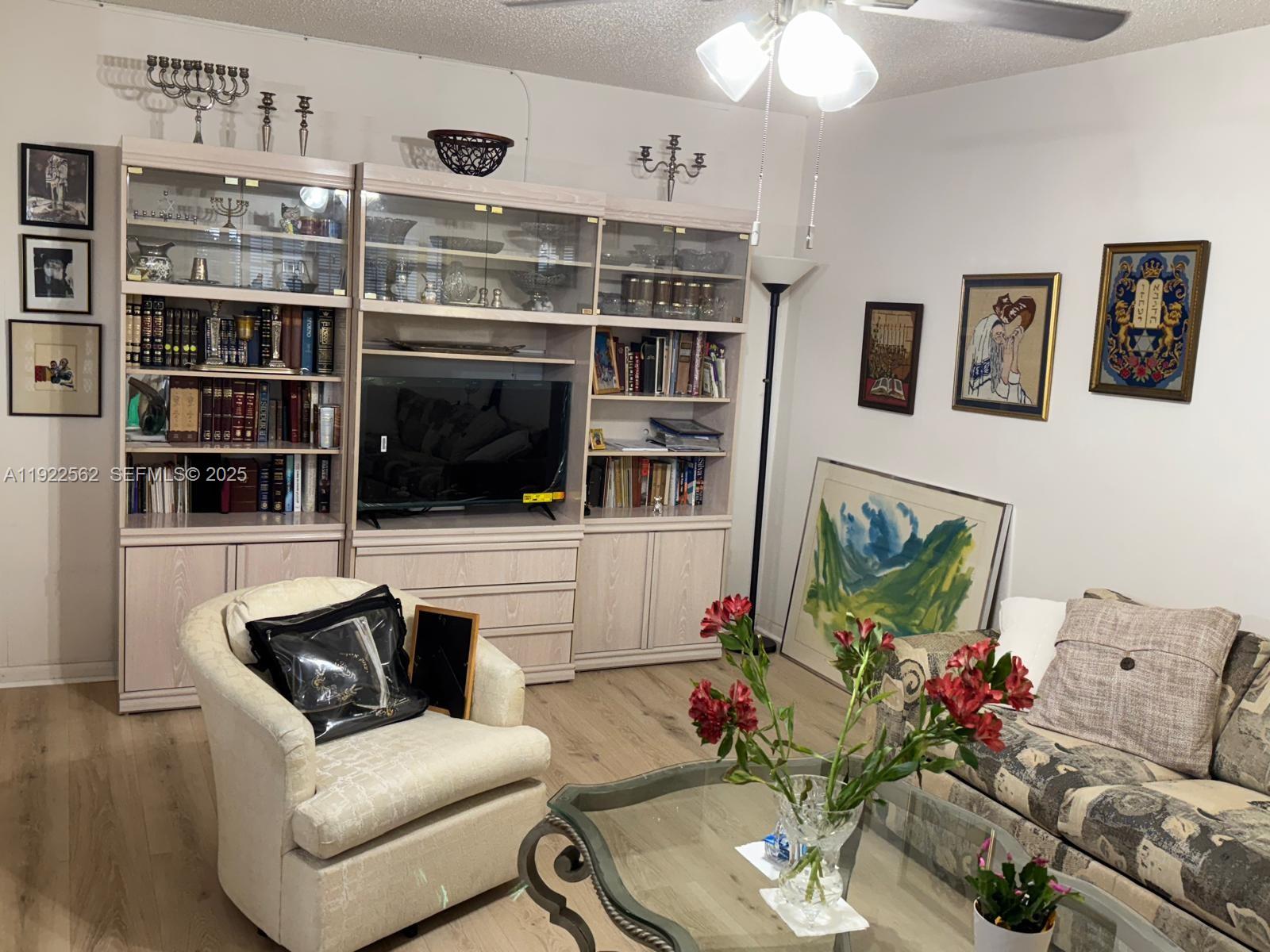 UPMINSTER J CONDO - Residential