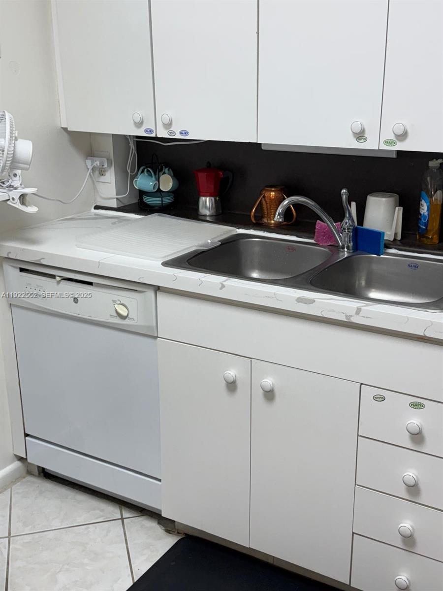 UPMINSTER J CONDO - Residential