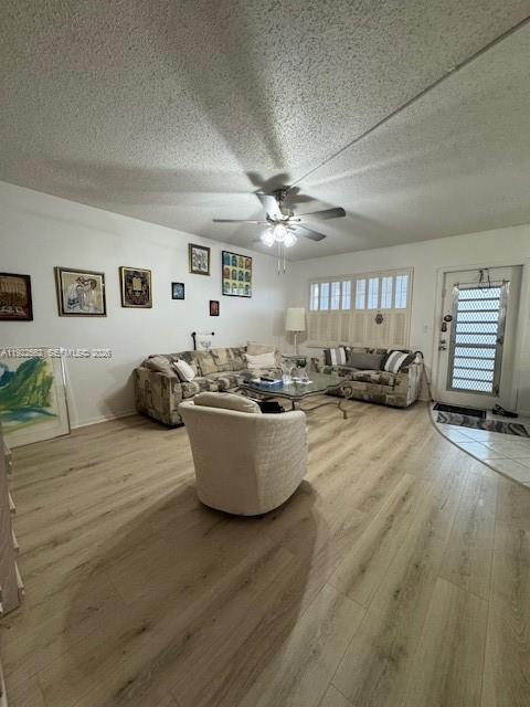 UPMINSTER J CONDO - Residential