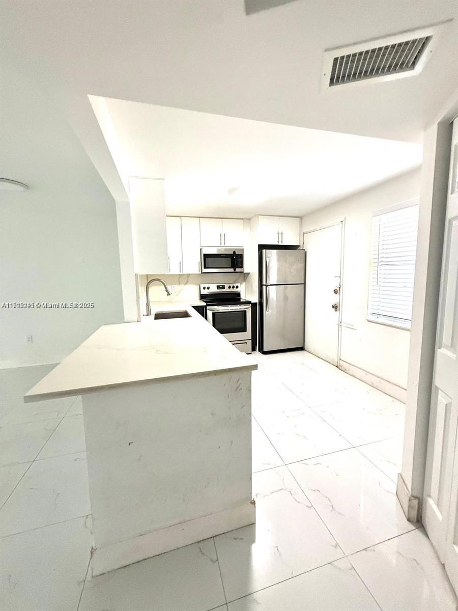 ROLLING GREEN CONDO D - Residential Lease