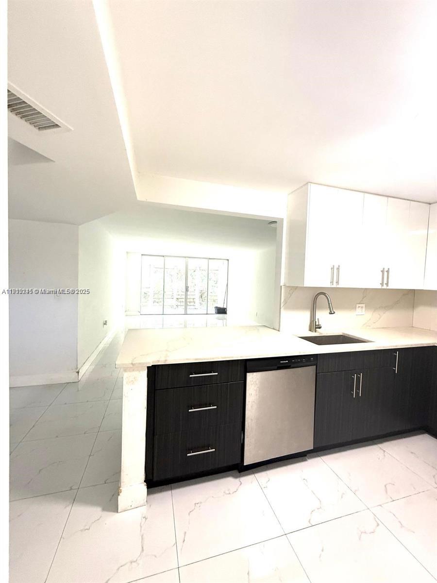 ROLLING GREEN CONDO D - Residential Lease