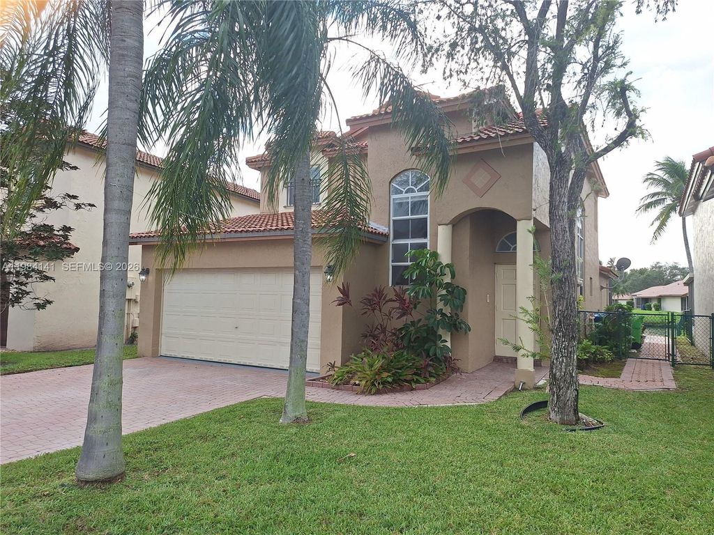 Photo of 446 E Lakeside Cir, Sunrise, FL 33326 (MLS # A11984141)