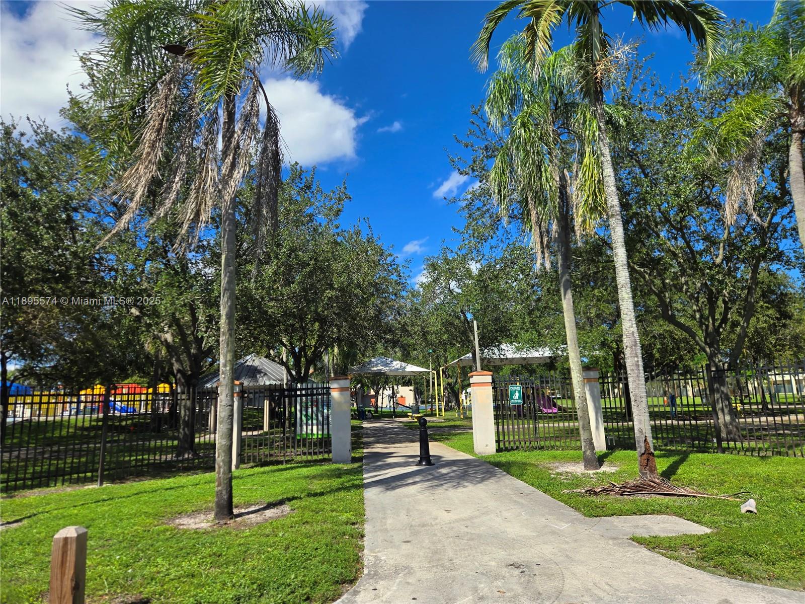 LINCOLN PARK CORR PLAT - Residential Lease