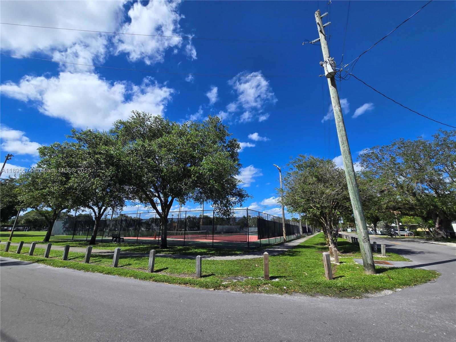 LINCOLN PARK CORR PLAT - Residential Lease