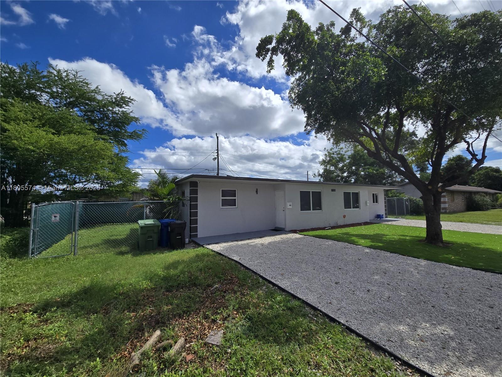 LINCOLN PARK CORR PLAT - Residential Lease