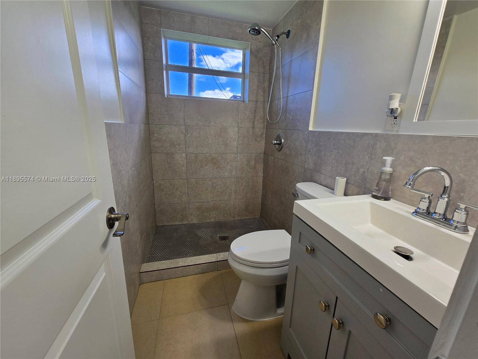 LINCOLN PARK CORR PLAT - Residential Lease