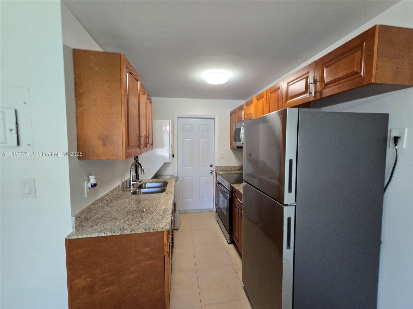 LINCOLN PARK CORR PLAT - Residential Lease