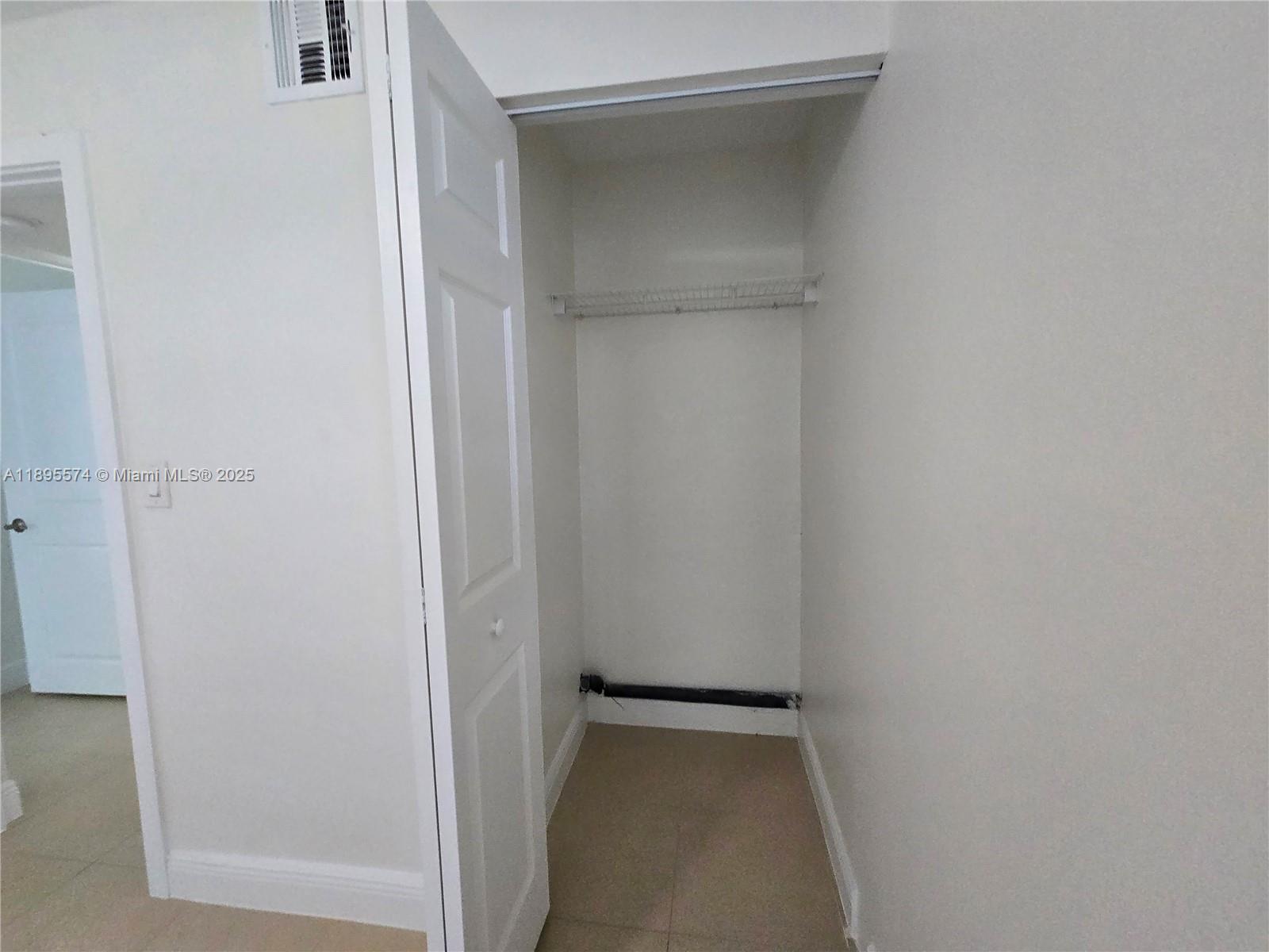 LINCOLN PARK CORR PLAT - Residential Lease