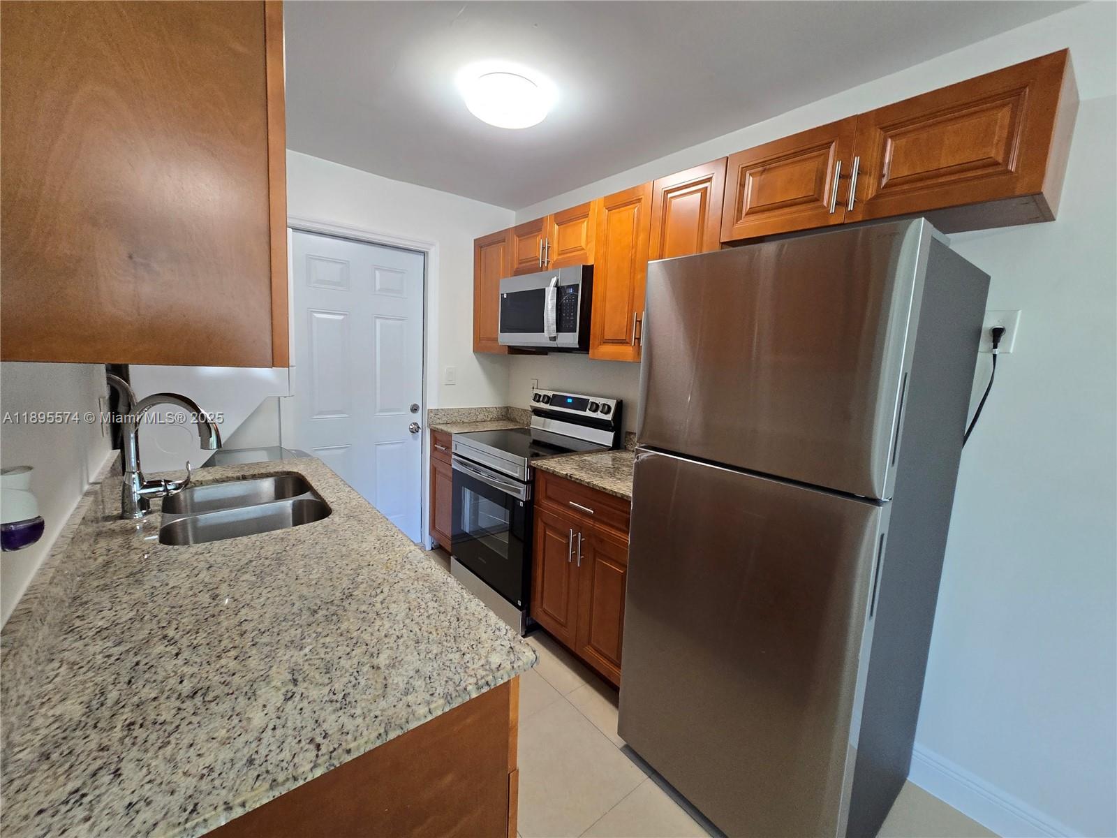 LINCOLN PARK CORR PLAT - Residential Lease