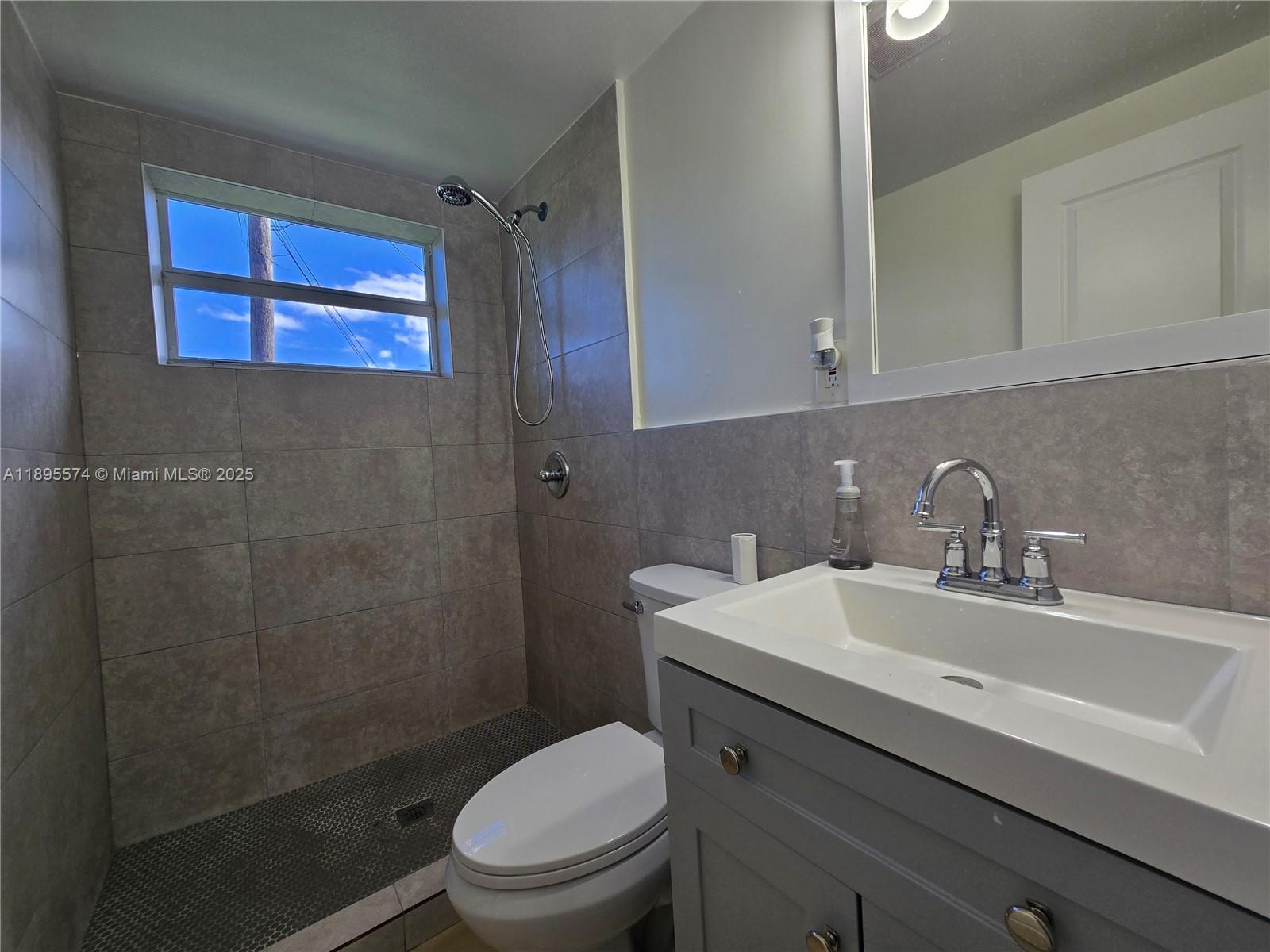 LINCOLN PARK CORR PLAT - Residential Lease