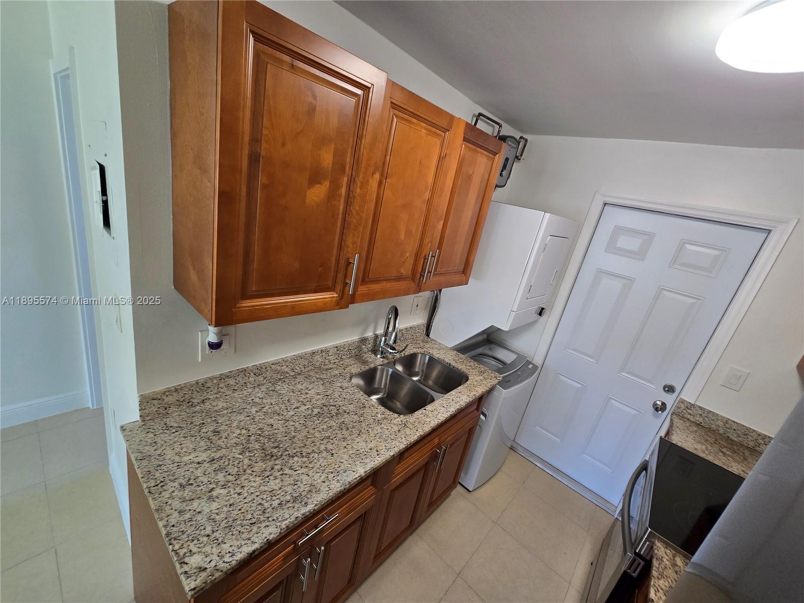 LINCOLN PARK CORR PLAT - Residential Lease