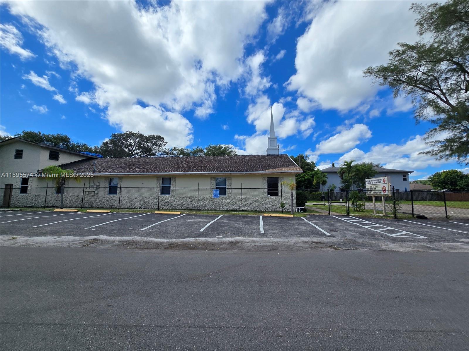LINCOLN PARK CORR PLAT - Residential Lease