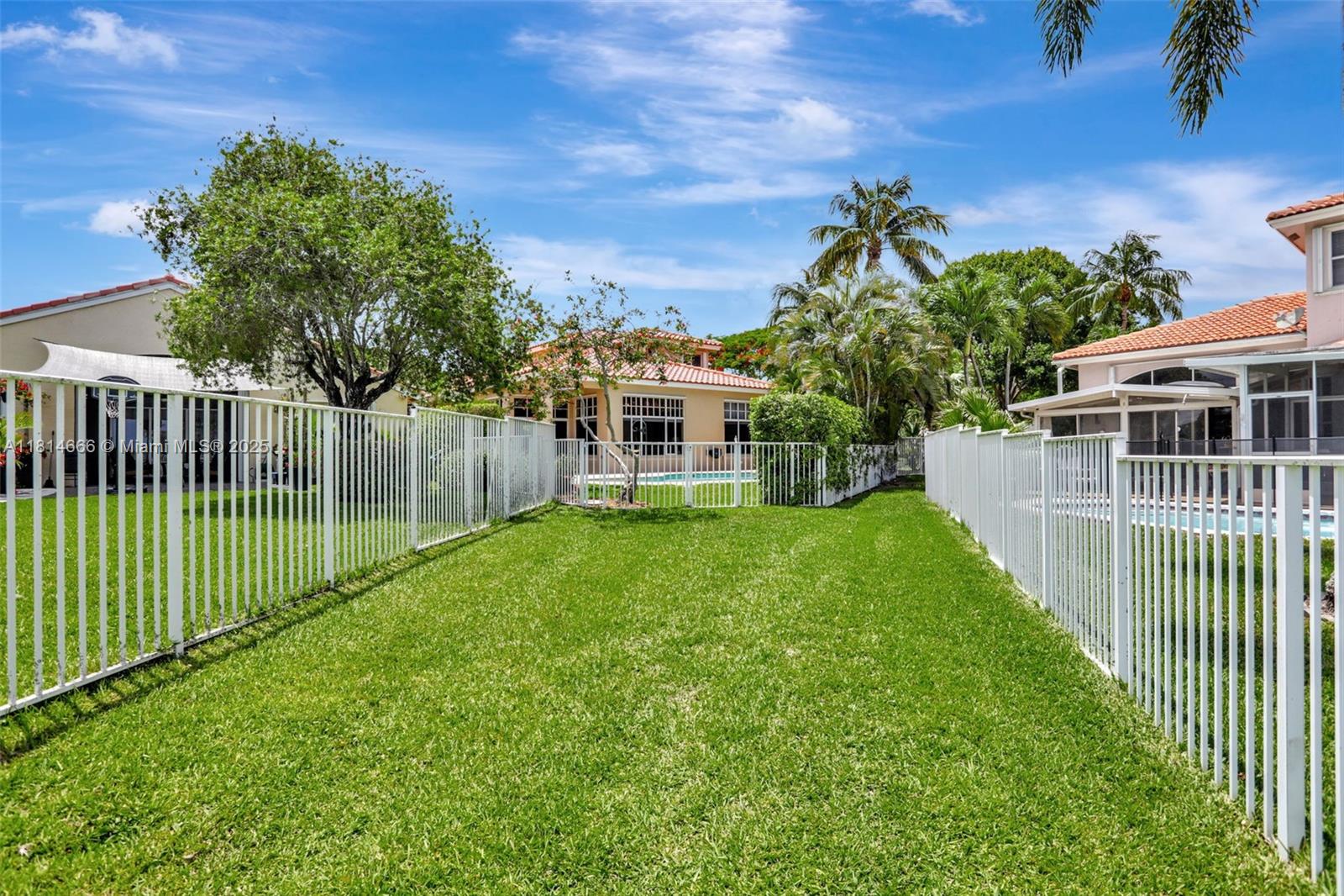 COCO LAKES - Residential