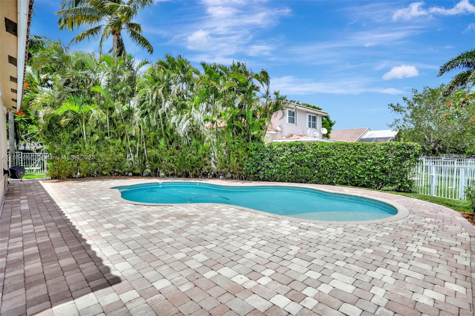 COCO LAKES - Residential