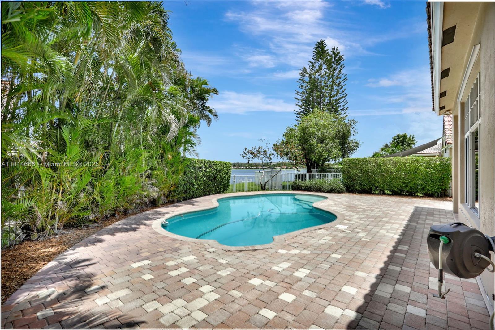 COCO LAKES - Residential