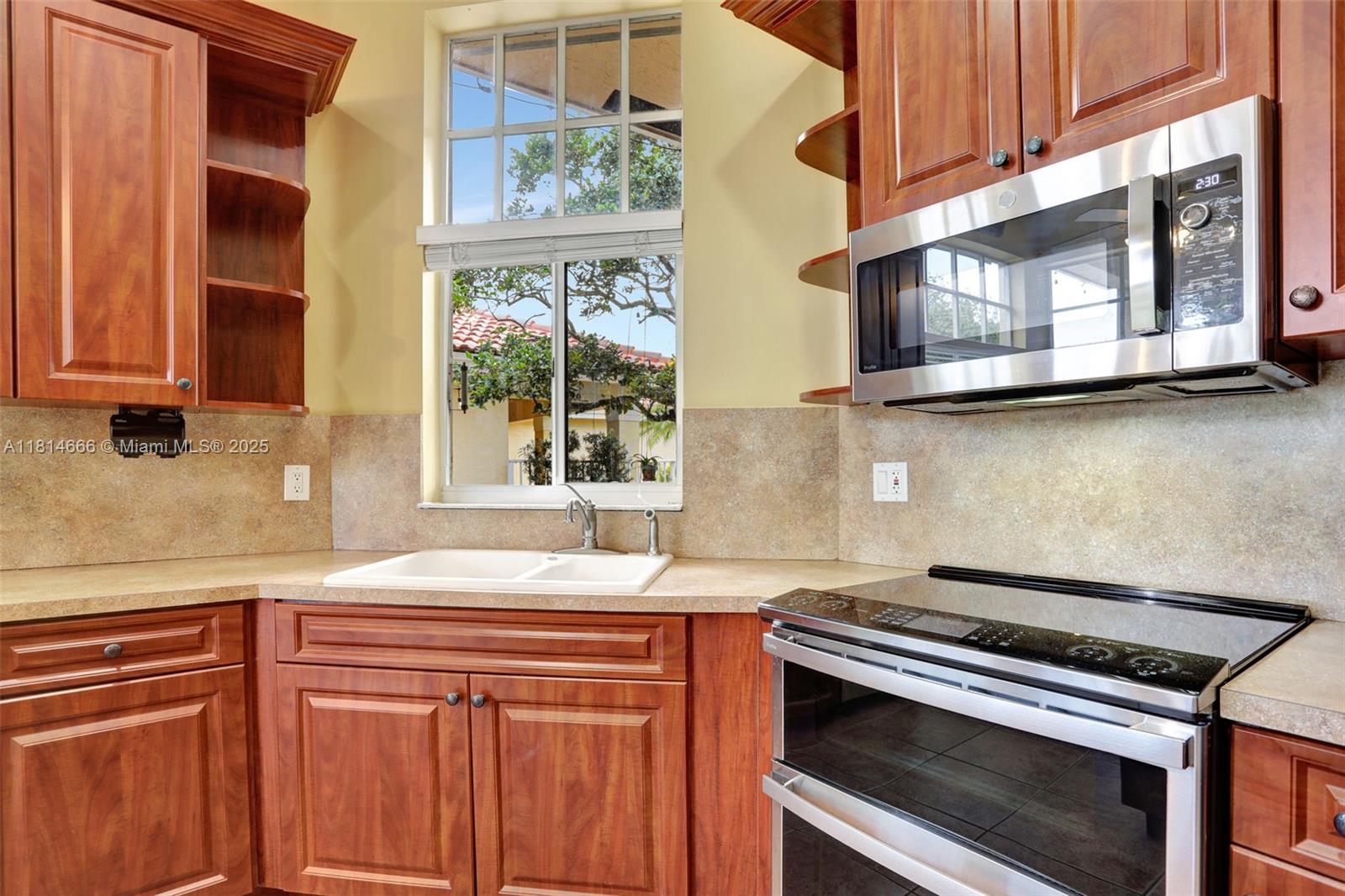 COCO LAKES - Residential