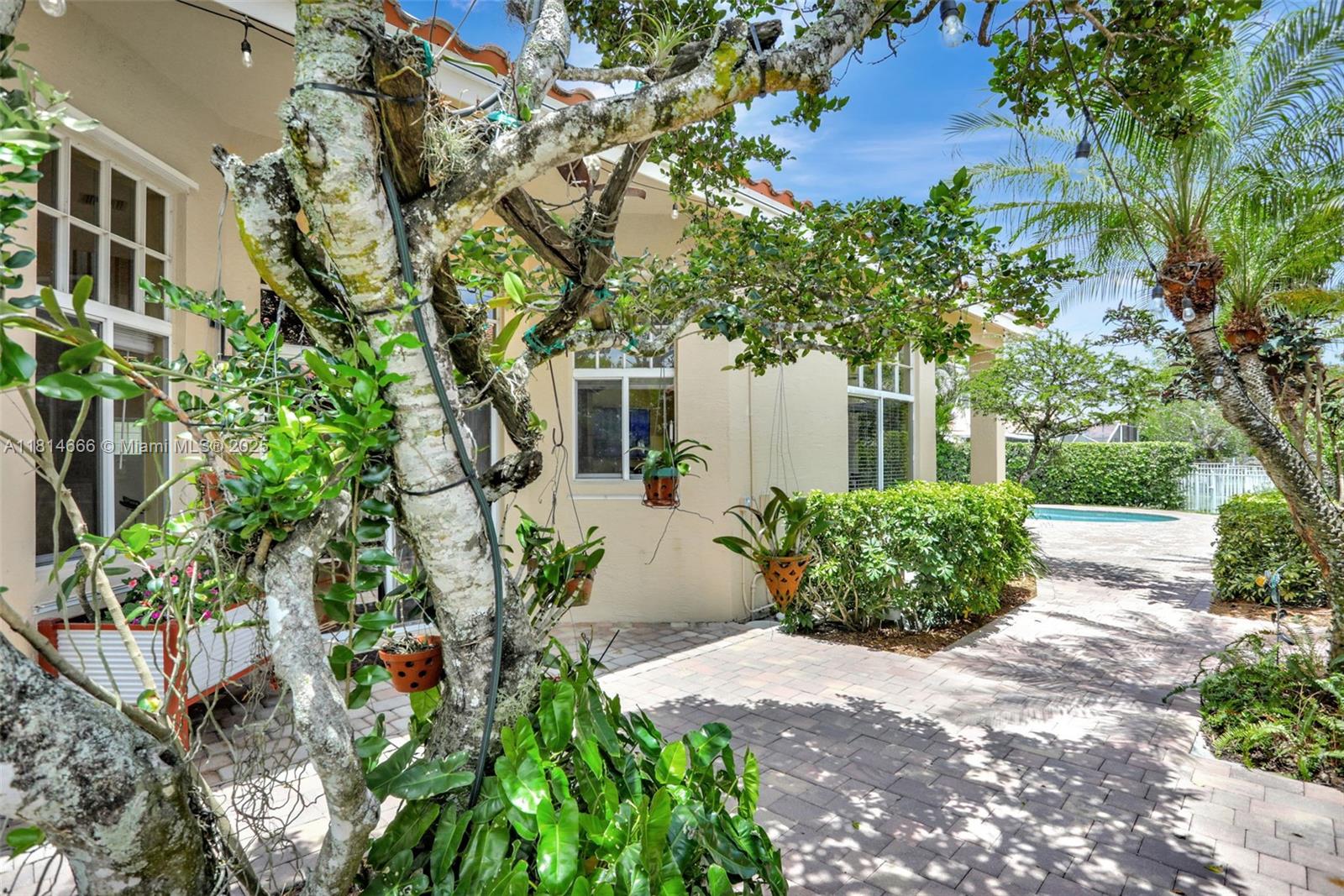 COCO LAKES - Residential