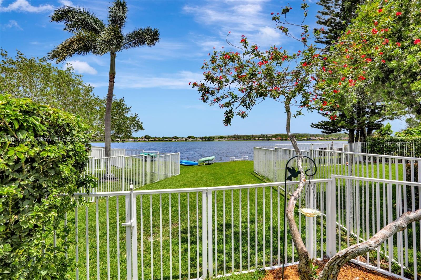 COCO LAKES - Residential