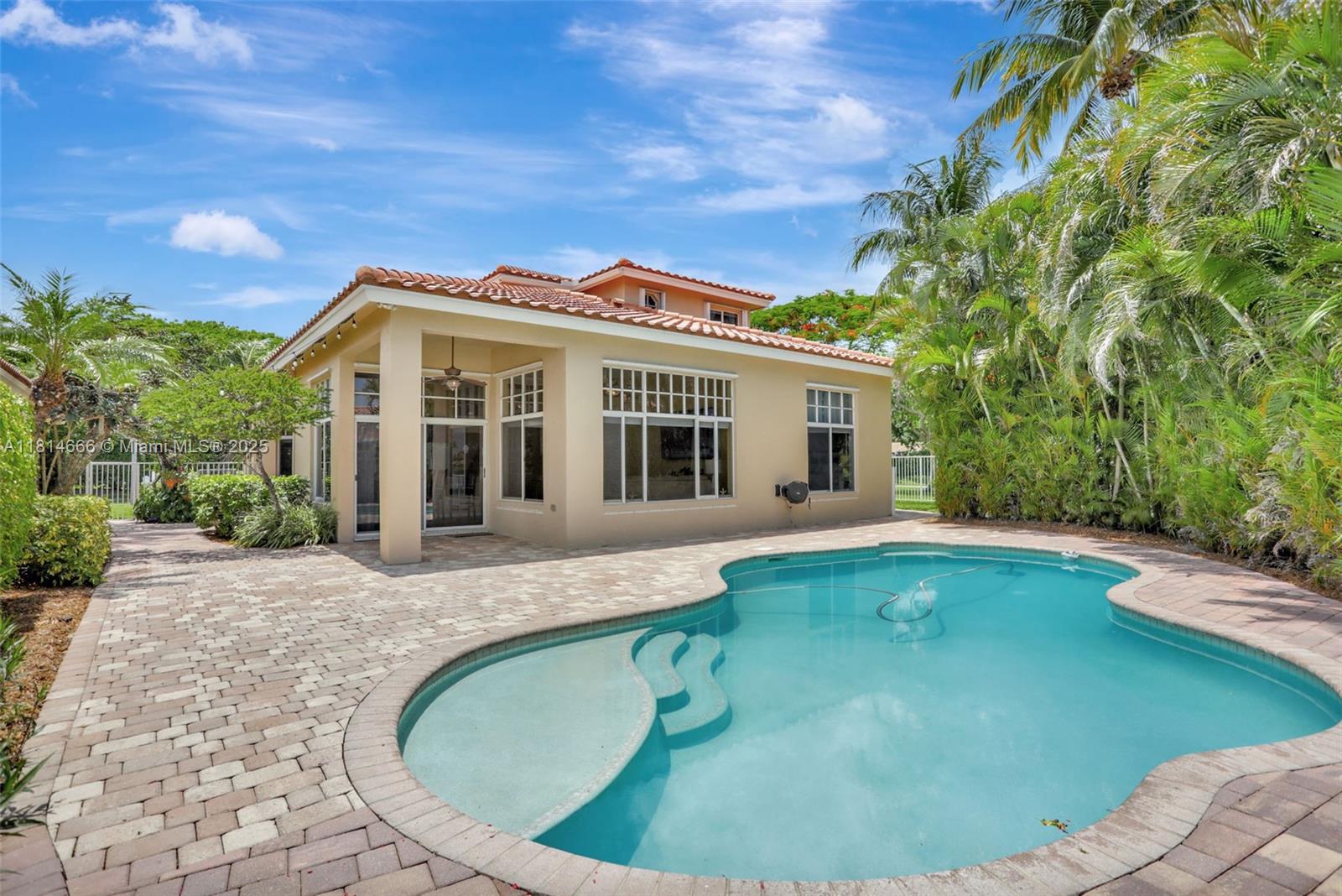 COCO LAKES - Residential