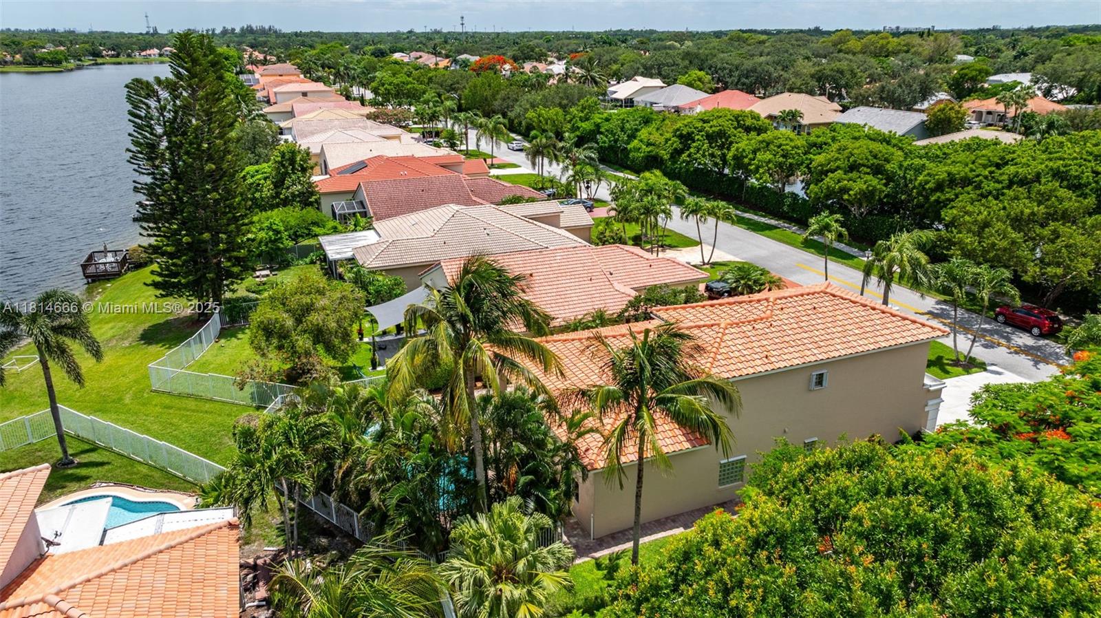COCO LAKES - Residential