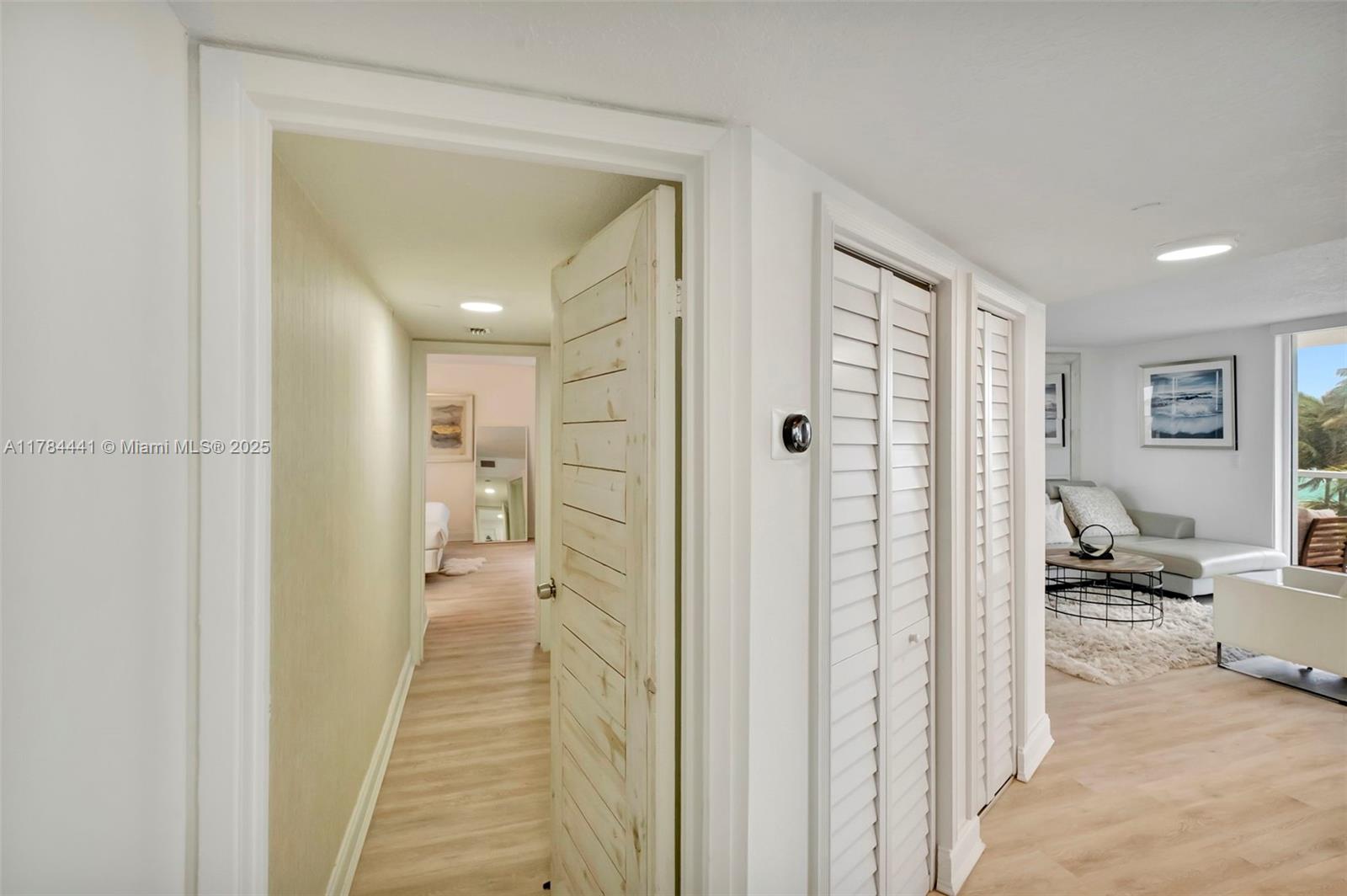 2401 Collins Ave 601