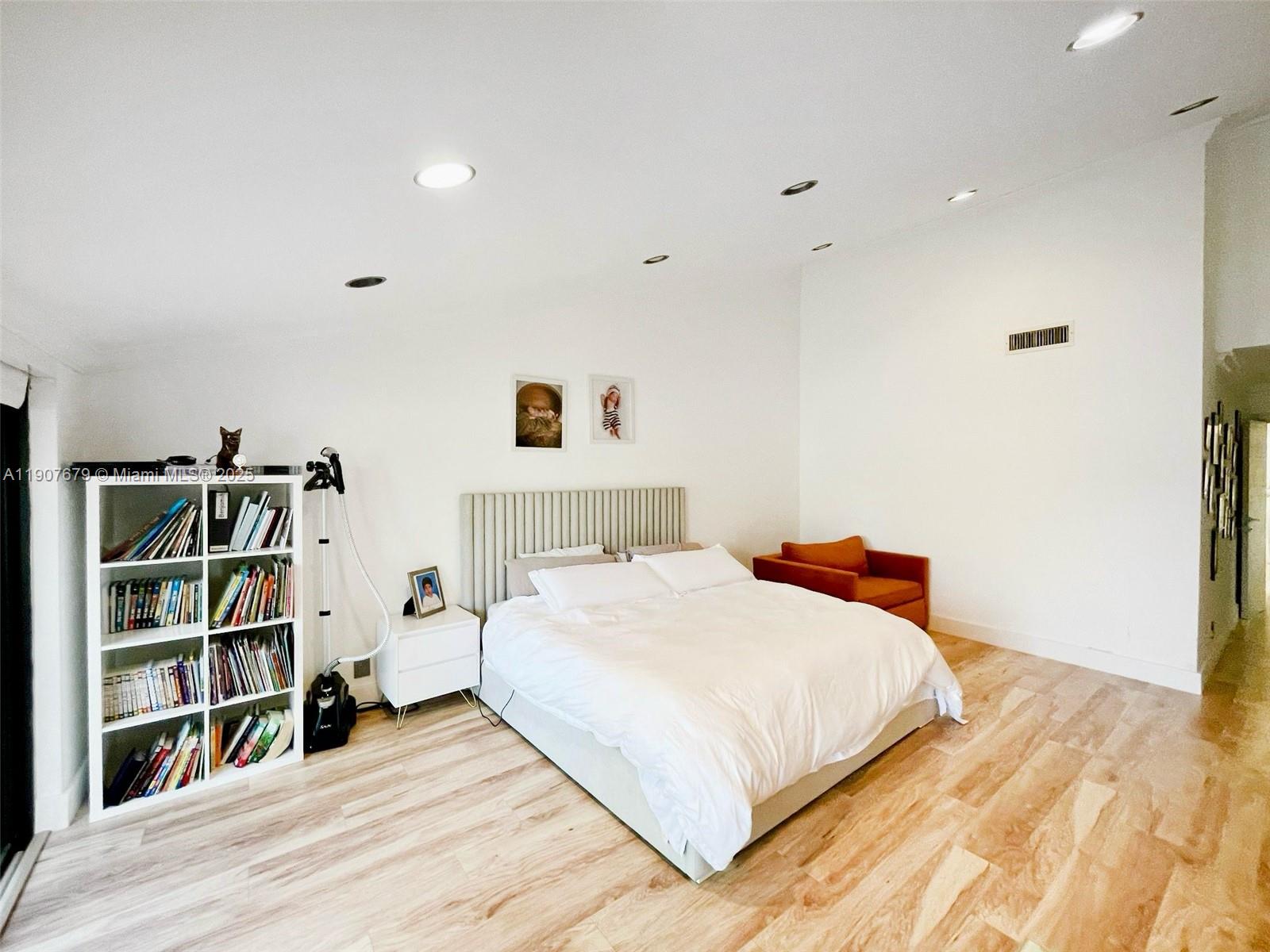 DELVISTA A CONDO - Residential