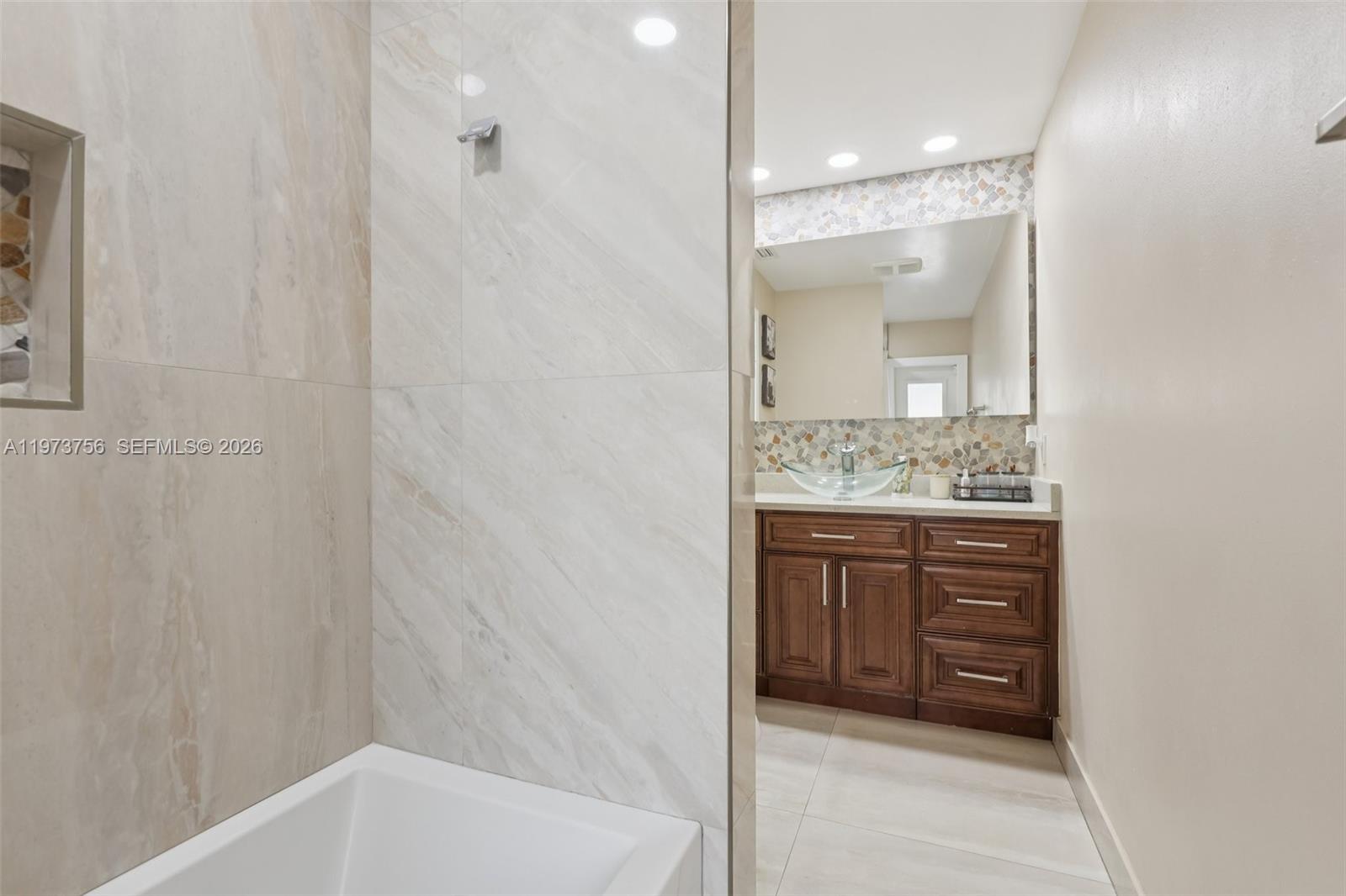 WOOD LAKE - Residential