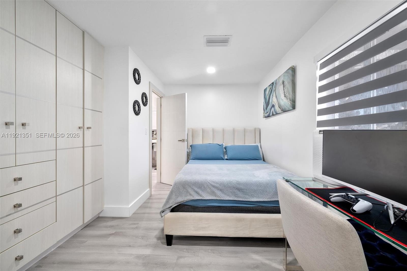 MEADOW WOOD MANOR #4 - Residential