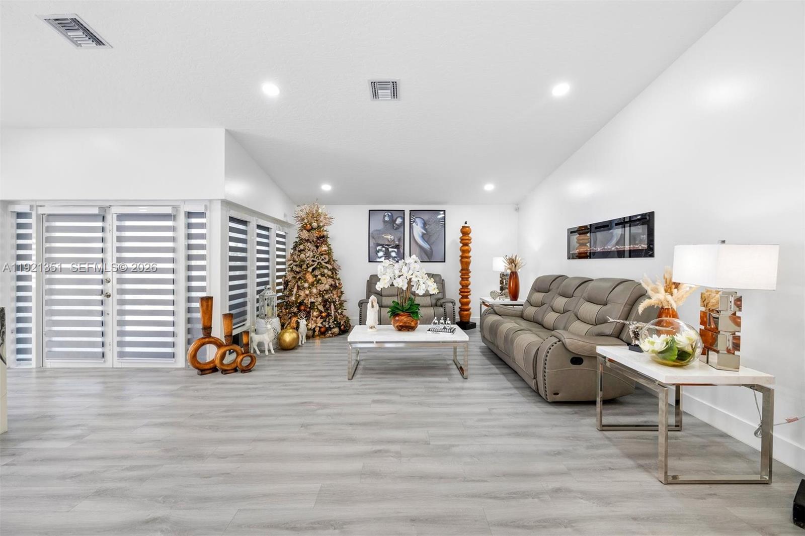 MEADOW WOOD MANOR #4 - Residential